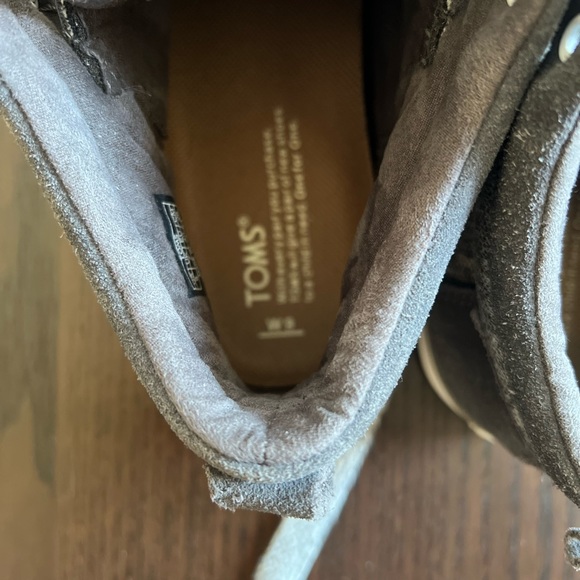 Toms Mid Top Gray and White Cloth Shoe W9 - Picture 9 of 10